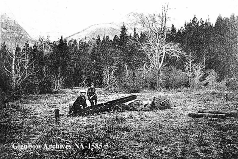 John Lineham with an unknown man near Oil Creek 